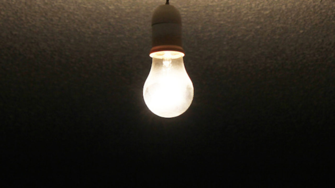 Cómo darle un segundo uso a las bombillas de luz que ya no funcionan, en el  hogar, RESPUESTAS