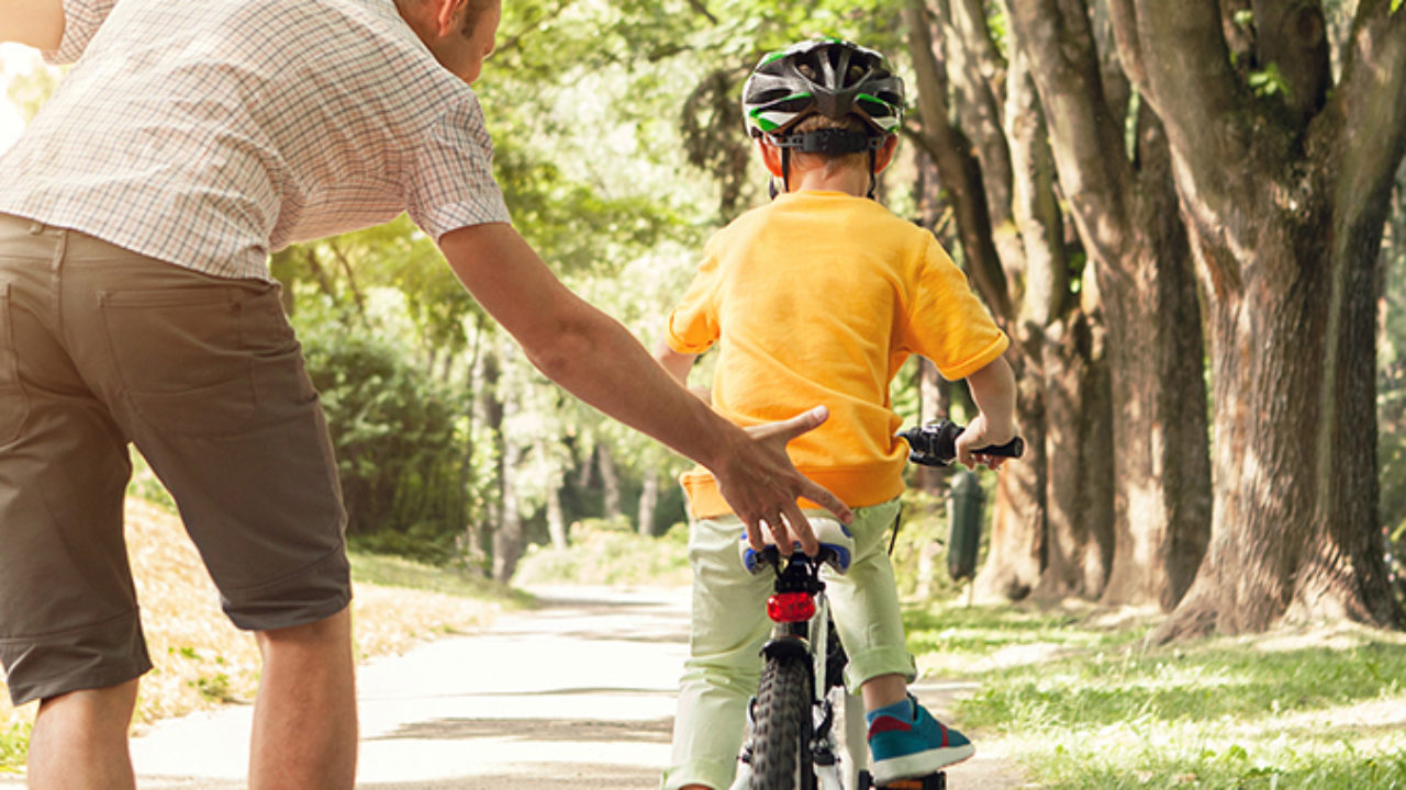 Cómo enseñar a un niño a montar en bici? Estos son los errores más comunes